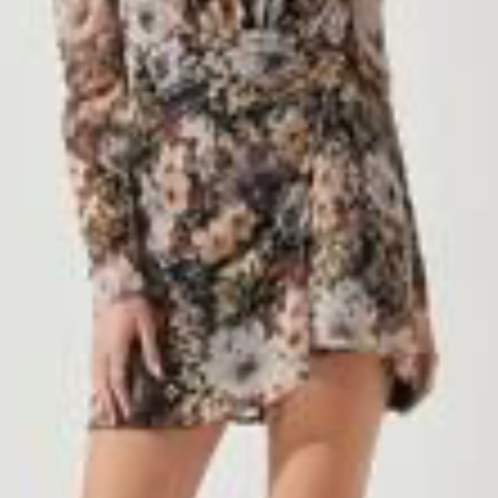 ASTR The Label, Floral Long Sleeve Dress - Picture 9 of 17